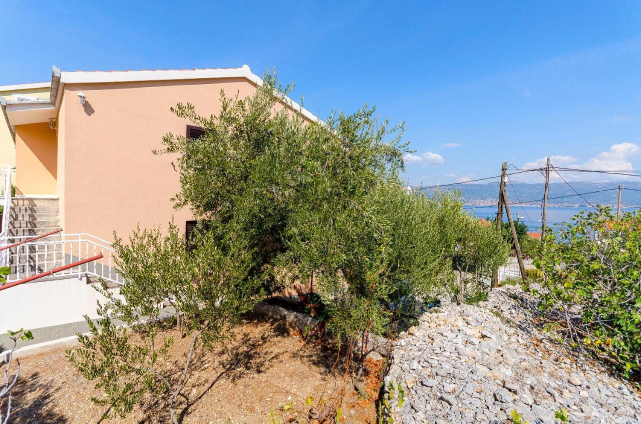 Apartments Milka Slatine Exterior photo